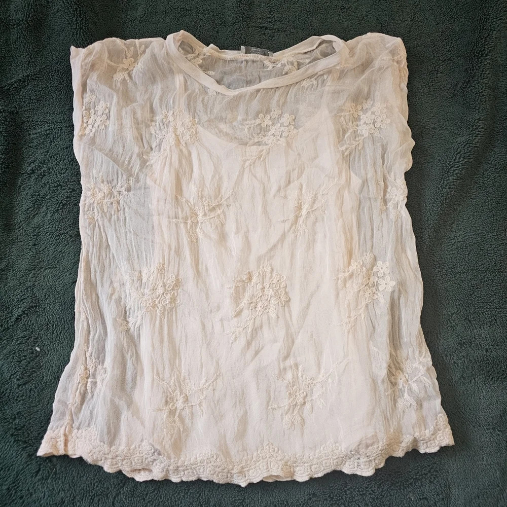 Angela moda silk Italian blend floral embroidered cream color sheer tee Small